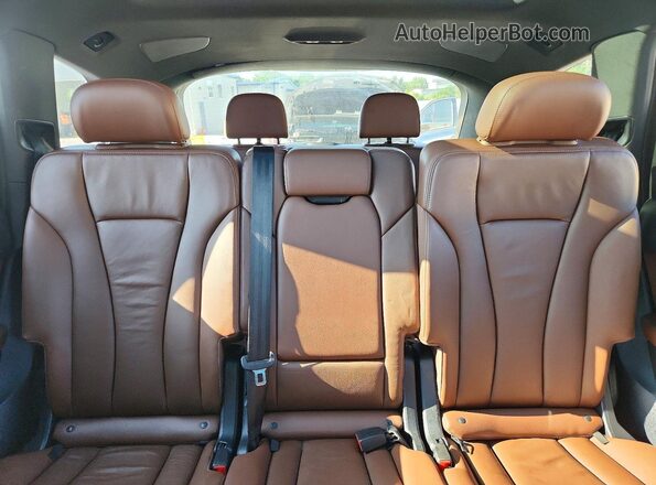 WA1LAAF72HD036033 2017 AUDI Q7 Gray Rear seats view