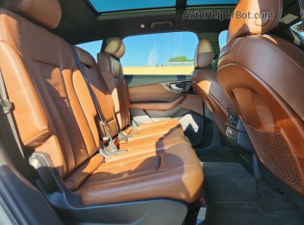 WA1LAAF72HD036033 2017 AUDI Q7 Gray Rear interior view