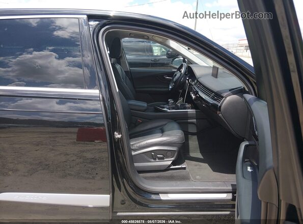 WA1LAAF72JD020646 2018 AUDI Q7 Black Front interior view