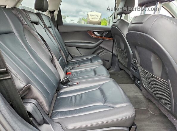 WA1LAAF72JD027189 2018 AUDI Q7 Black Rear seats view