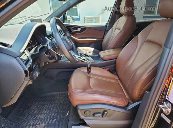WA1LAAF72KD046682 2019 AUDI Q7 Black წინა სალონის ხედი