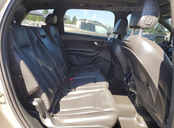 WA1LAAF73HD019242 2017 AUDI Q7 Tan Widok wnętrza z tyłu