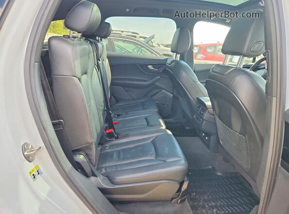 WA1LAAF73KD000293 2019 AUDI Q7 White Vista de los asientos traseros