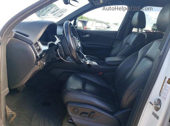 WA1LAAF74HD006323 2017 AUDI Q7 White Front interior view