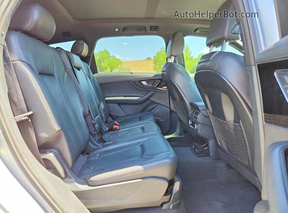WA1LAAF74HD011330 2017 AUDI Q7 Silver Rear interior view