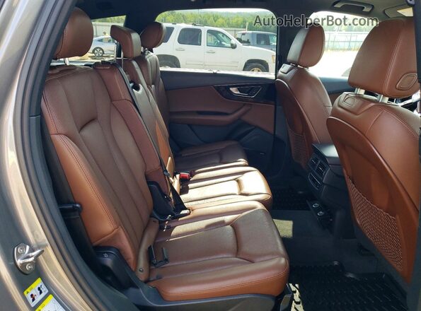 WA1LAAF74HD051035 2017 AUDI Q7 Gray Widok wnętrza z tyłu