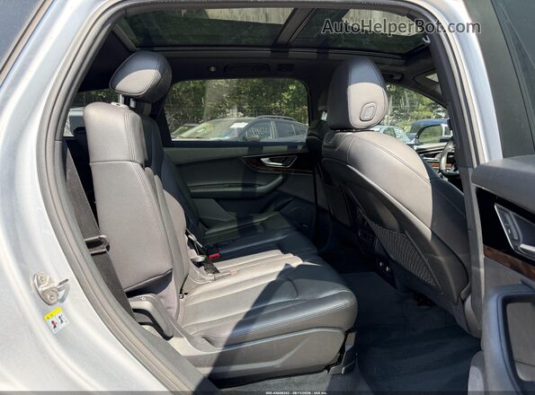 WA1LAAF74JD004268 2018 AUDI Q7  Rear seats view