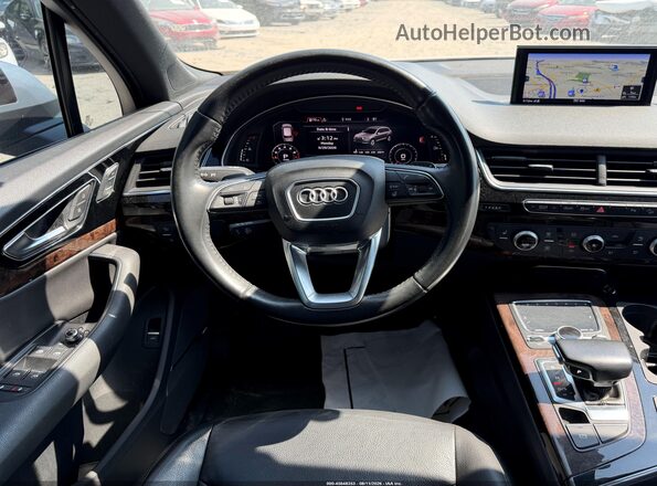 WA1LAAF74JD004268 2018 AUDI Q7  Front interior view