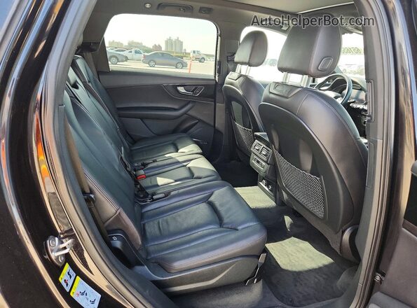 WA1LAAF75JD011925 2018 AUDI Q7 Black Սալոնի հետևի տեսք