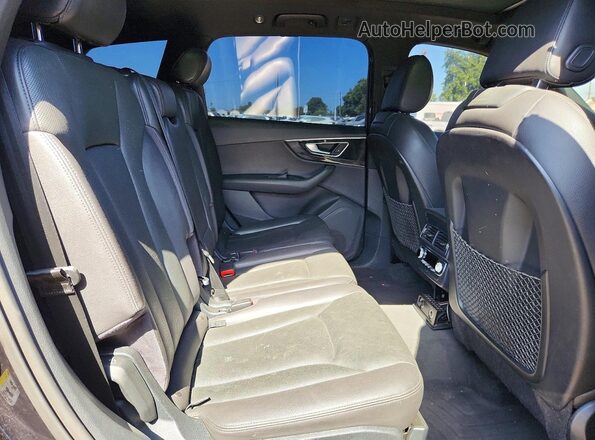 WA1LAAF76HD006503 2017 AUDI Q7 Black Widok wnętrza z tyłu
