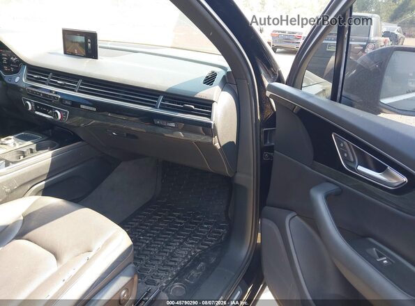 WA1LAAF76HD020689 2017 AUDI Q7 Black წინა სალონის ხედი