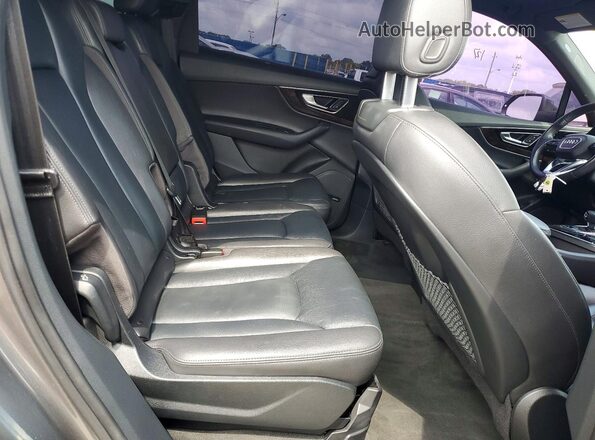 WA1LAAF77JD041055 2018 AUDI Q7 Gray Widok wnętrza z tyłu
