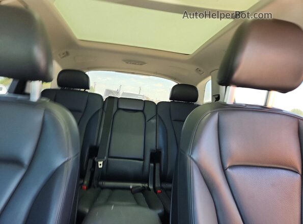 WA1LAAF77KD048461 2019 AUDI Q7 Gray Rear seats view