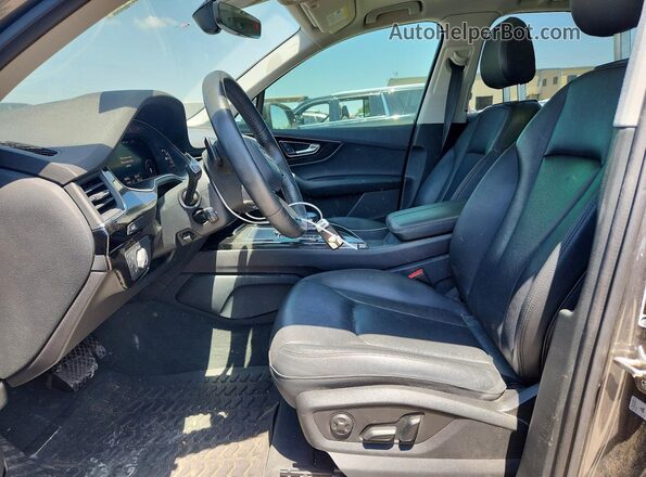 WA1LAAF77KD048461 2019 AUDI Q7 Gray Front interior view