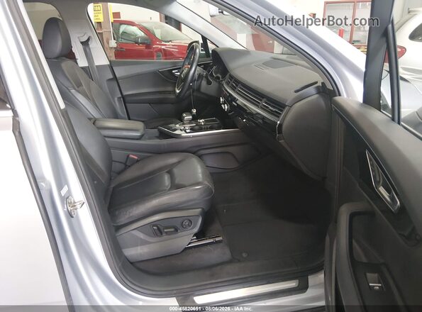 WA1LAAF78HD001741 2017 AUDI Q7 Silver Вид салону спереду