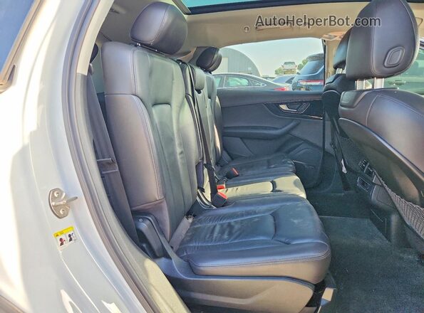 WA1LAAF78HD003487 2017 AUDI Q7 White Հետևի նստատեղերի տեսք