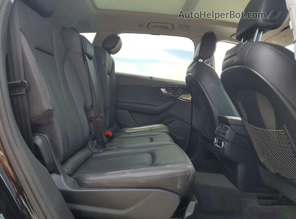WA1LAAF78HD004607 2017 AUDI Q7 Black უკანა სალონის ხედი
