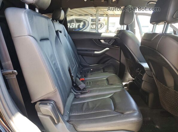 WA1LAAF78HD008270 2017 AUDI Q7 Black Widok tylnych siedzeń
