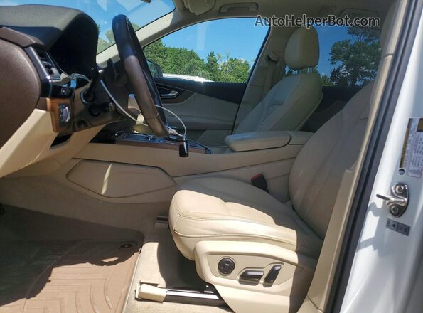 WA1LAAF78HD010813 2017 AUDI Q7 White Widok wnętrza z przodu