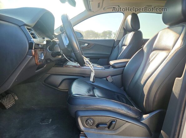 WA1LAAF78HD033458 2017 AUDI Q7 Silver Front interior view