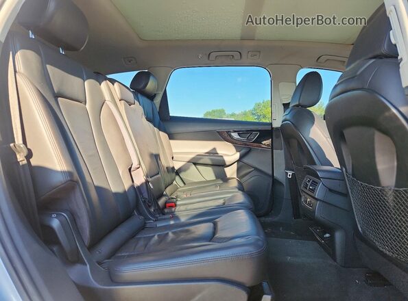 WA1LAAF78HD033458 2017 AUDI Q7 Silver Rear interior view