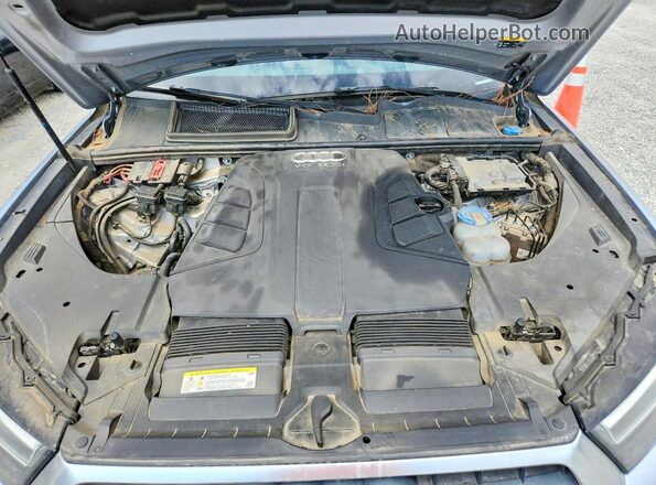 WA1LAAF78HD037199 2017 AUDI Q7 Silver ძრავის განყოფილების ხედი