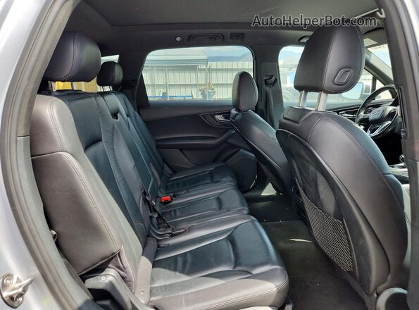 WA1LAAF78HD037199 2017 AUDI Q7 Silver უკანა სალონის ხედი