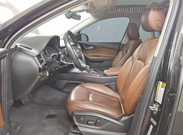 WA1LAAF78HD043150 2017 AUDI Q7 Black Widok wnętrza z przodu