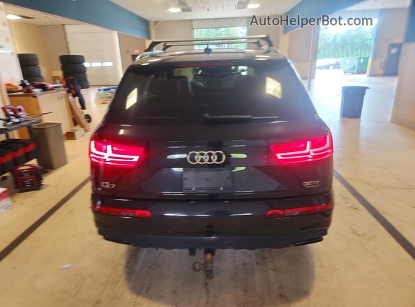 WA1LAAF78HD043696 2017 AUDI Q7 Black Engine compartment view