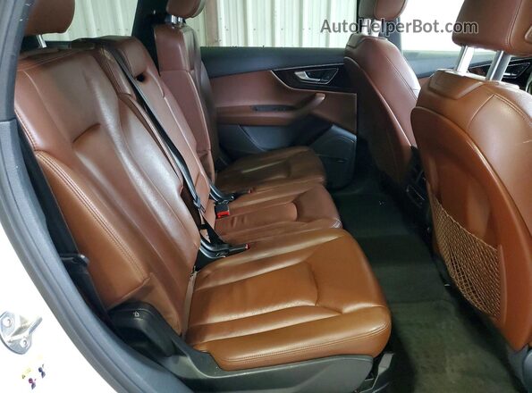 WA1LAAF78KD000161 2019 AUDI Q7 White Widok wnętrza z tyłu