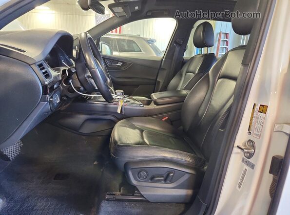 WA1LAAF79HD014949 2017 AUDI Q7 White Vista interior delantera