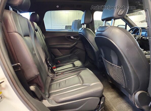 WA1LAAF79HD014949 2017 AUDI Q7 White Vista interior trasera