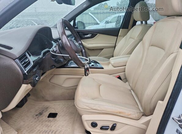 WA1LAAF79HD035297 2017 AUDI Q7 White Вид салону спереду