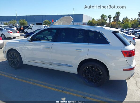 WA1LAAF79JD041039 2018 AUDI Q7 White 360 interior view