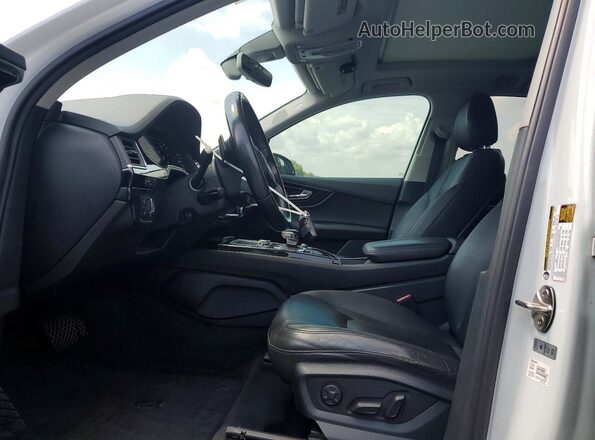 WA1LAAF7XHD005001 2017 AUDI Q7 White Engine compartment view