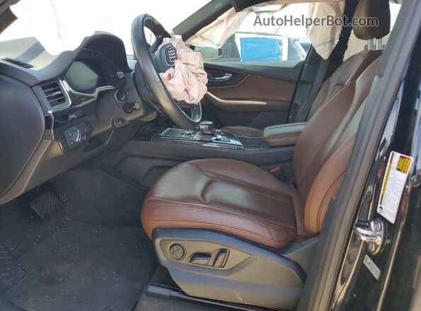 WA1LAAF7XJD005621 2018 AUDI Q7 Blue Front interior view