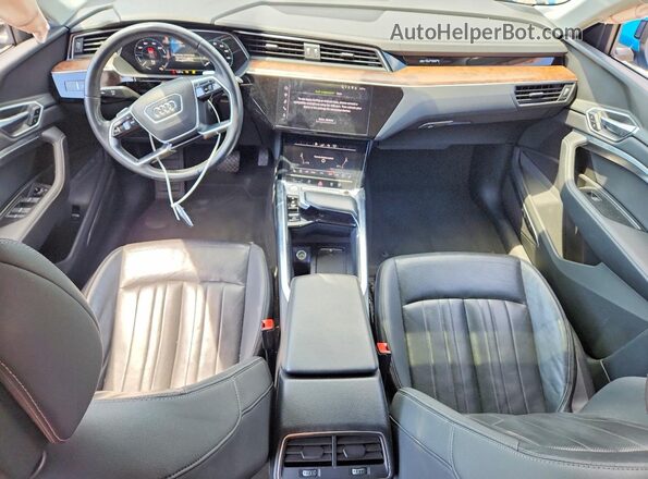 WA1LAAGE0KB002883 2019 AUDI E-TRON Blue Вид панелі приладів