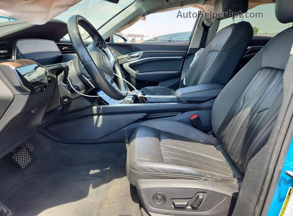 WA1LAAGE0KB002883 2019 AUDI E-TRON Blue Вид салону спереду