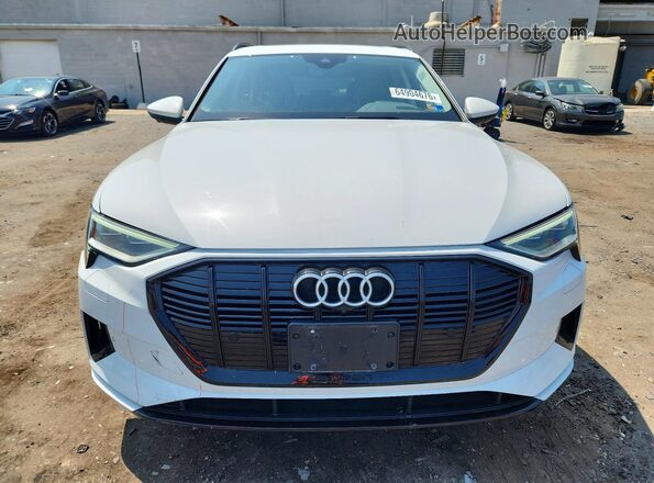 WA1LAAGE2MB004976 2021 AUDI E-TRON White Դիմացի տեսք