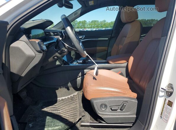 WA1LAAGE2PB024746 2023 AUDI E-TRON White Սալոնի դիմացի տեսք