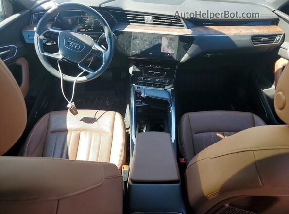 WA1LAAGE2PB024746 2023 AUDI E-TRON White Առջևի վահանակի տեսք