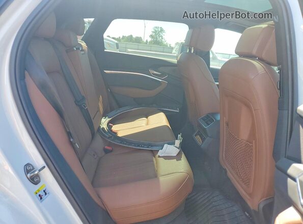 WA1LAAGE2PB024746 2023 AUDI E-TRON White Սալոնի հետևի տեսք