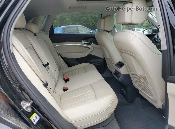 WA1LAAGE6KB008803 2019 AUDI E-TRON Gray Widok wnętrza z tyłu