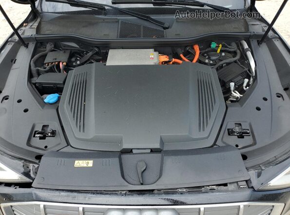 WA1LAAGE6KB008803 2019 AUDI E-TRON Gray Widok komory silnika