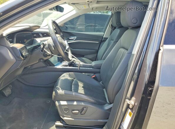 WA1LAAGE7KB024783 2019 AUDI E-TRON Серый Вид салона спереди