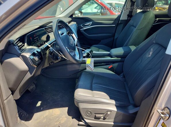 WA1LAAGE7NB014307 2022 AUDI E-TRON Silver Սալոնի դիմացի տեսք
