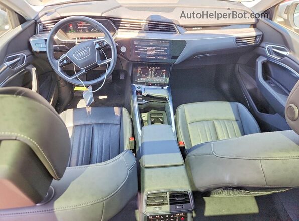 WA1LAAGE7NB014307 2022 AUDI E-TRON Silver Առջևի վահանակի տեսք