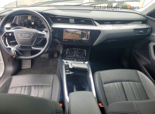 WA1LAAGEXMB024151 2021 AUDI E-TRON White Widok deski rozdzielczej