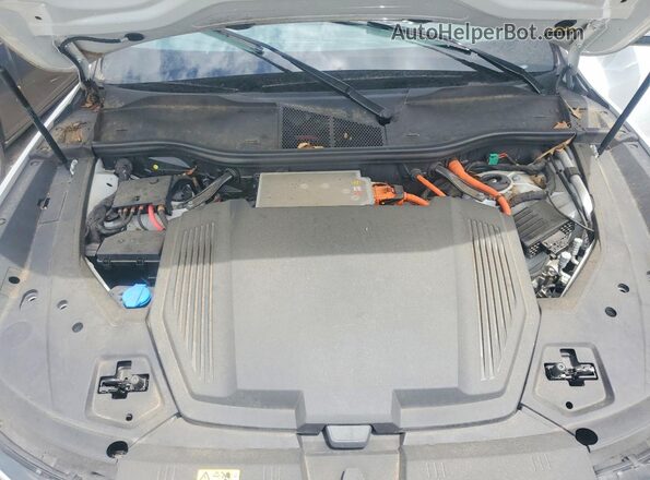 WA1LAAGEXMB024151 2021 AUDI E-TRON White Widok komory silnika