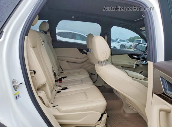 WA1LABF71JD005478 2018 AUDI Q7 White Vista interior trasera